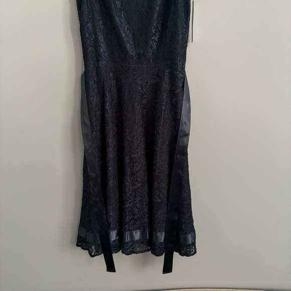NWT Studio Tahari-Levine Co. Size 6 Navy Lace Dress - Picture 3 of 16